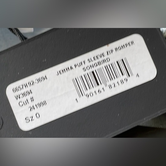 PAIGE Women's Jemma Puff Sleeve Denim Romper Size 0 🦋🦋🦋 - Picture 8 of 10